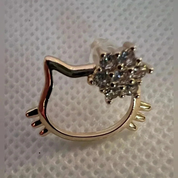 Hello Kitty | Kitty cat style post earrings. - Picture 2 of 7